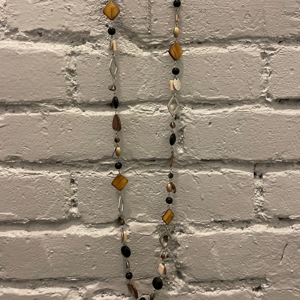 Silver necklace with accents